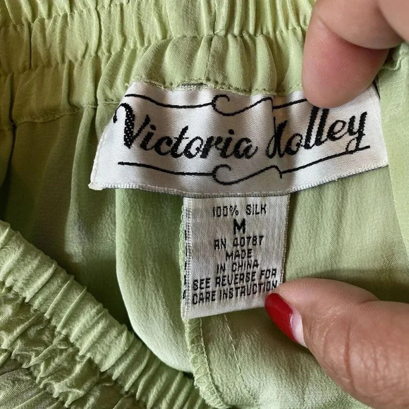 VTG Victoria Halley Women's L 100% Silk Pull On Solid Light Green Casual Pocket - Picture 4 of 8